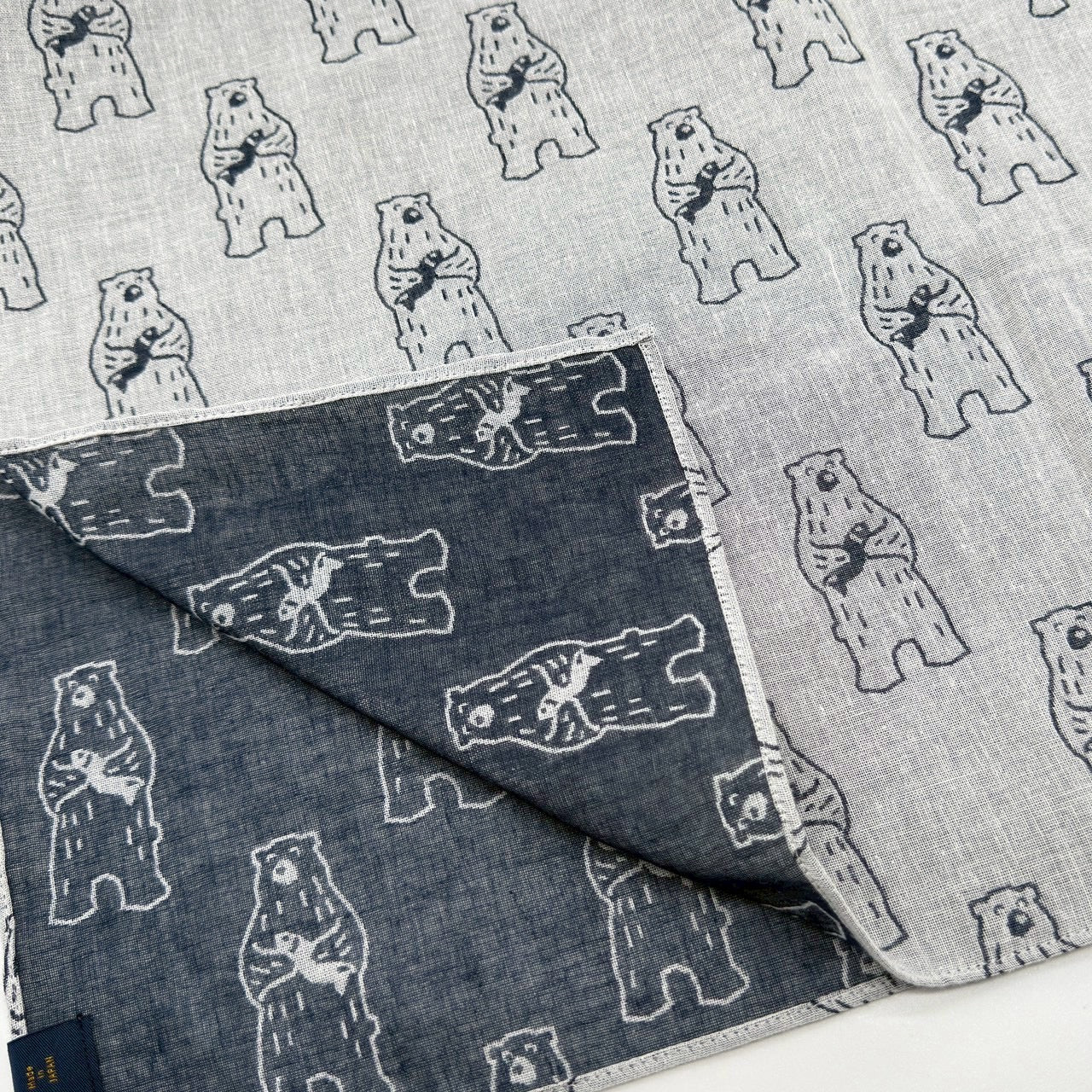 sold out【ハンカチ】【近日中に次回受注予告】-熊(クマ)-ダブルガーゼハンカチ- 36cm×36cm