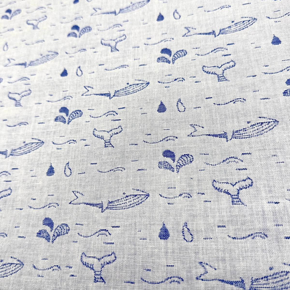 【限定ハンカチ】クジラの水遊び　SHAKUNONE × clocomi コラボレーションハンカチ