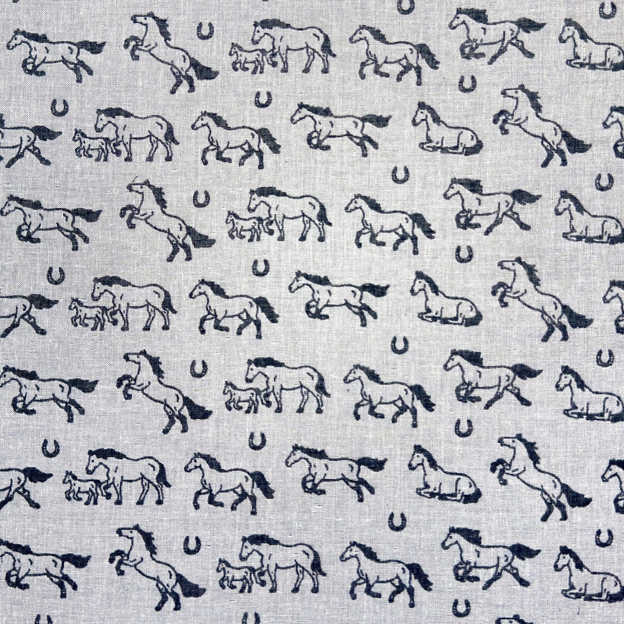 【ハンカチ】次回受注販売までお待ちください｜ダブルガーゼハンカチ（ウマ）36cm×36cm｜